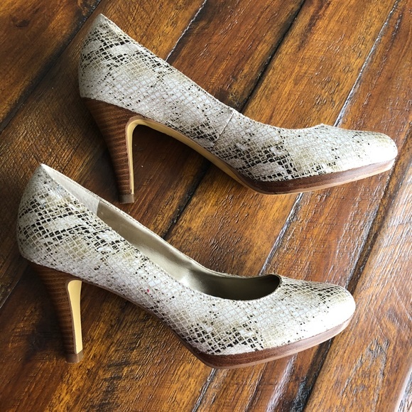 Anne Klein Wystere Pumps in Vegan Snakeskin Print - Picture 3 of 8